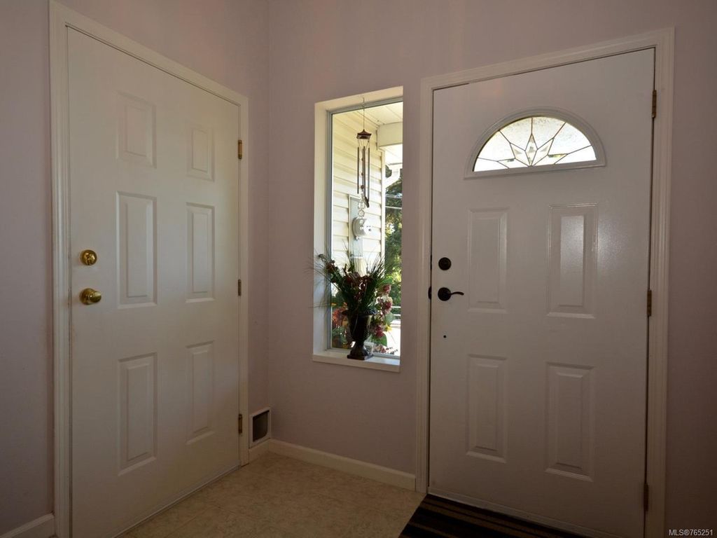 listing image 16047359203644399258