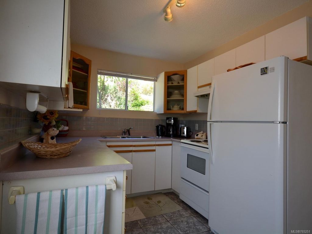 listing image 16047917220341467622