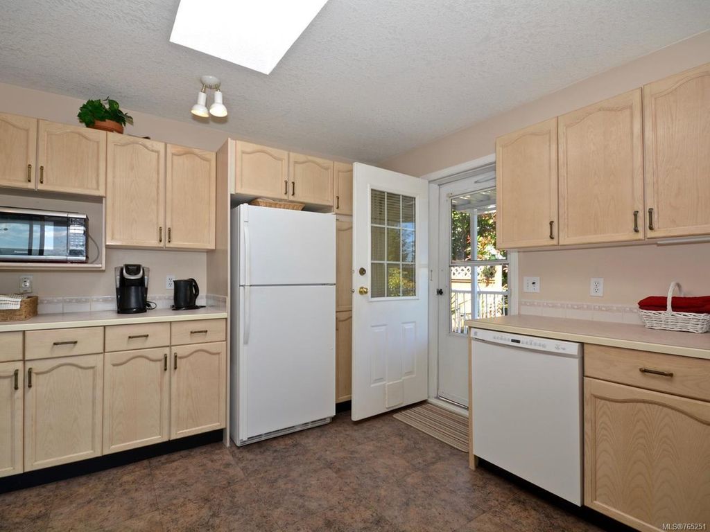 listing image 16044550366179891516