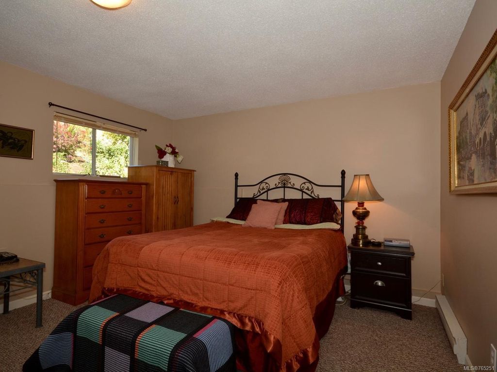 listing image 16045211744228055323