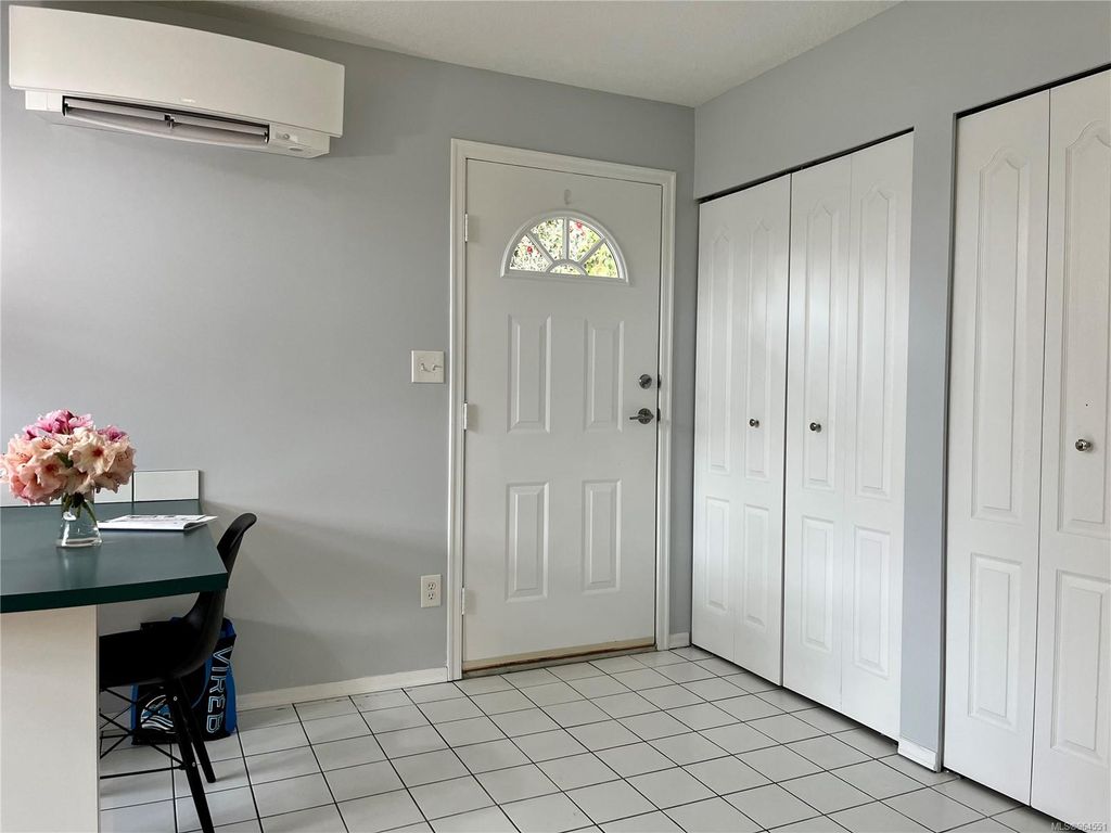 listing image 16047436072299487888