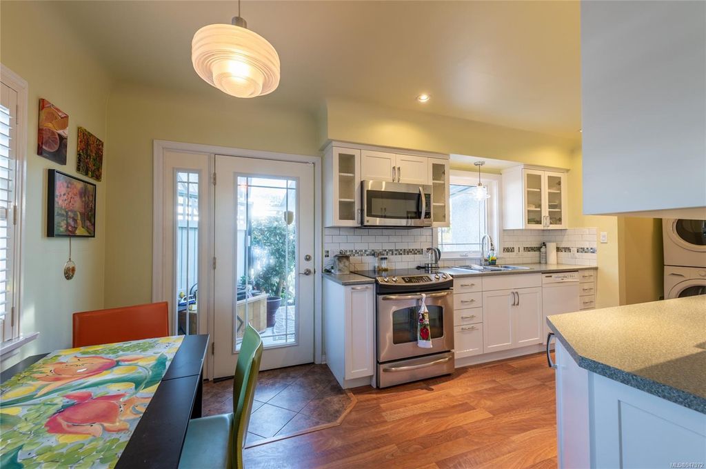listing image 16048696050660075434