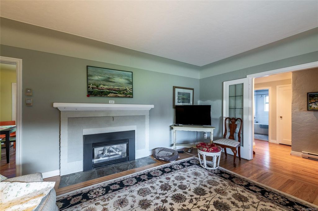 listing image 16042619444596946451