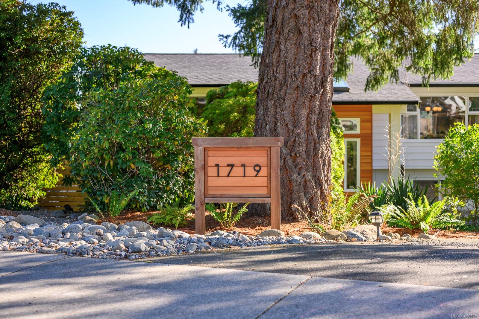 1719 Robb Ave
