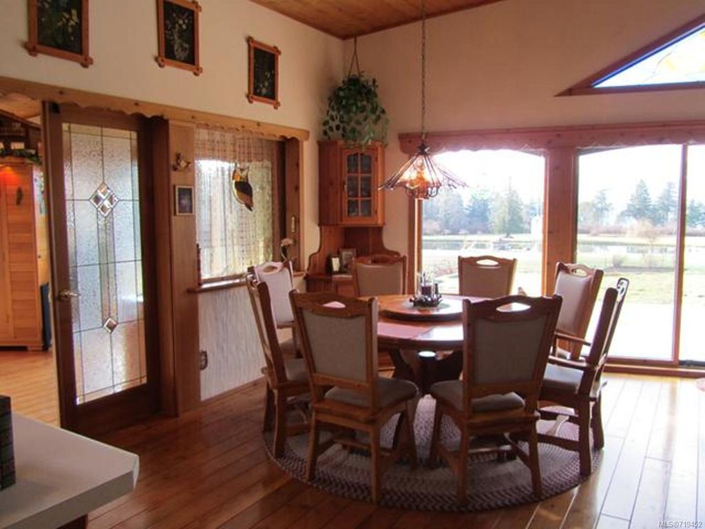 listing image 16044392981210240896