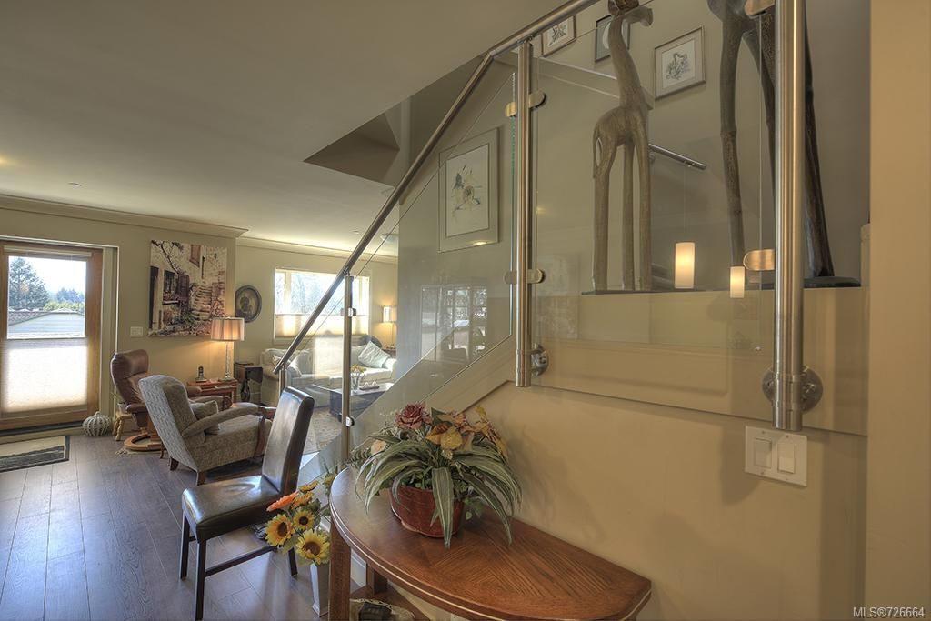 listing image 16047090858865565097