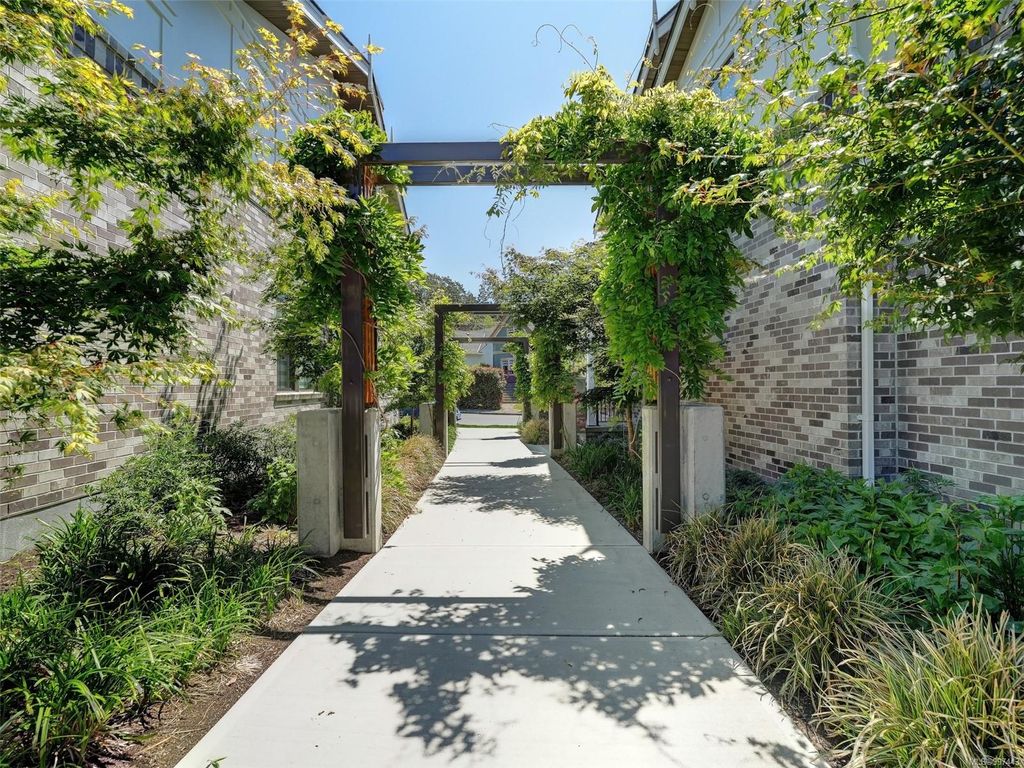 listing image 16047522061986937808