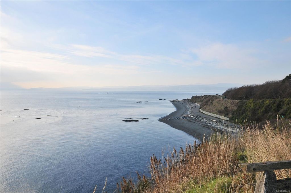 listing image 16049442046837581339
