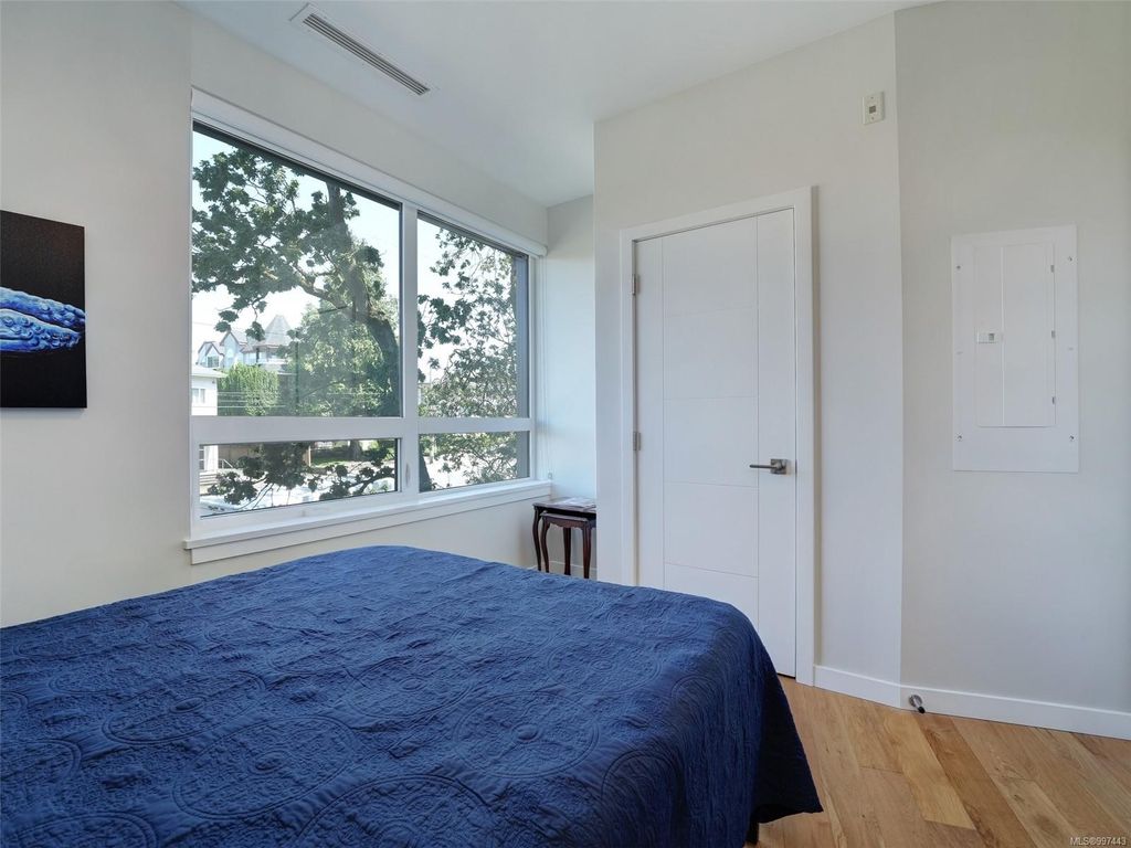 listing image 16041467950095444216