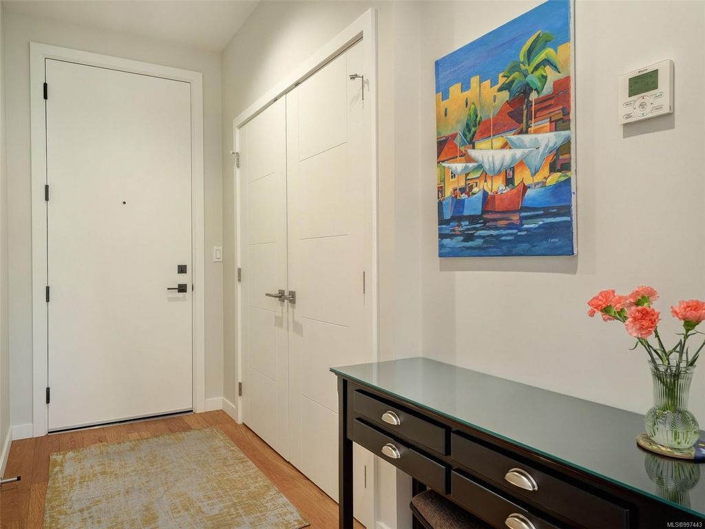 listing image 16047769585808887875