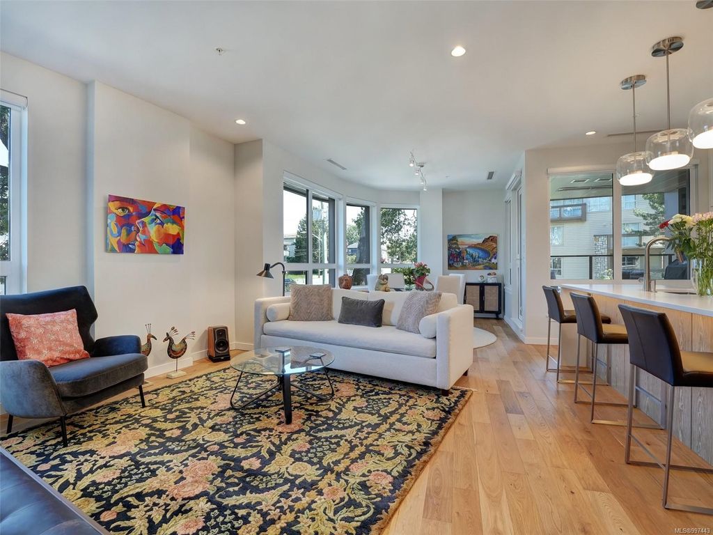 listing image 16045165454053310596