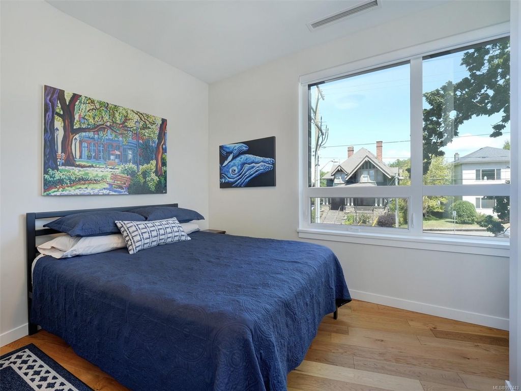 listing image 16045786924404757835