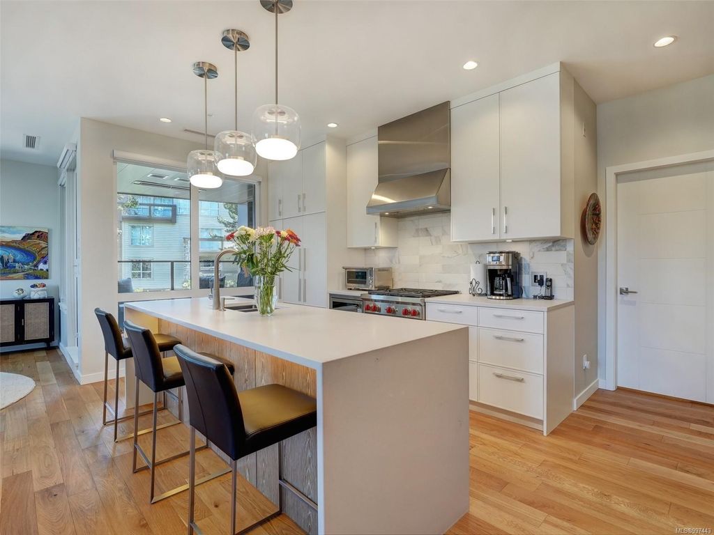 listing image 16044035651091620735