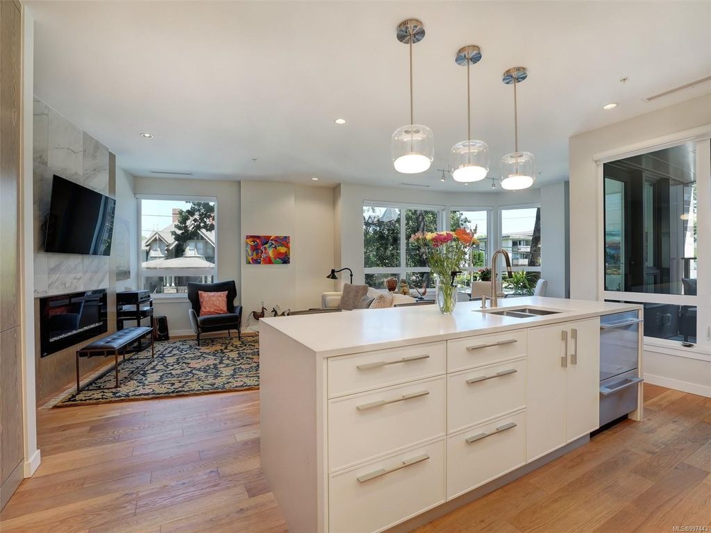 listing image 16049104859007590923