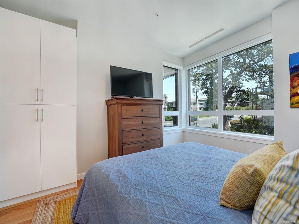 listing image 16048572368257783809