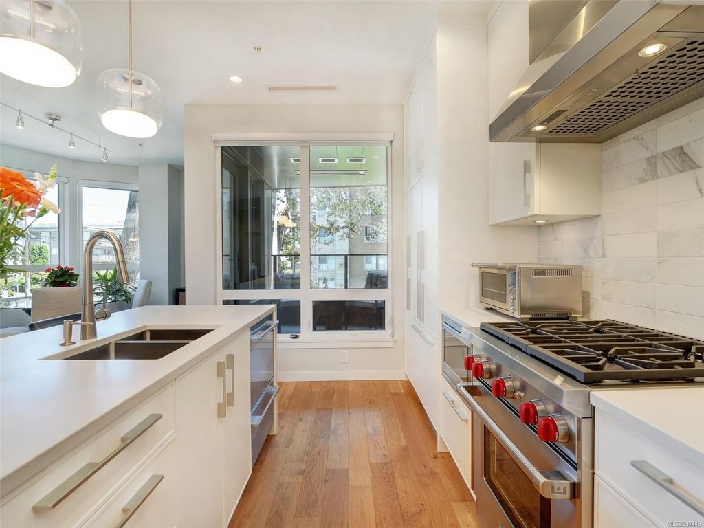 listing image 16046050753284175911