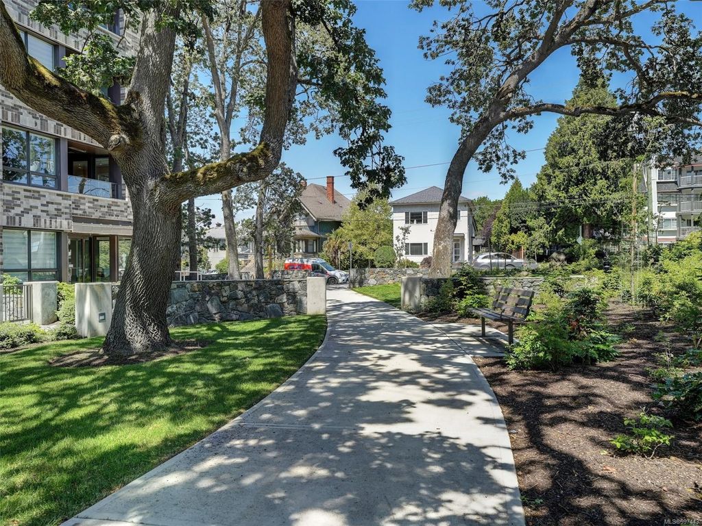 listing image 16049909561610006376