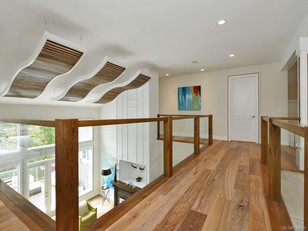 listing image 16046679129593154096