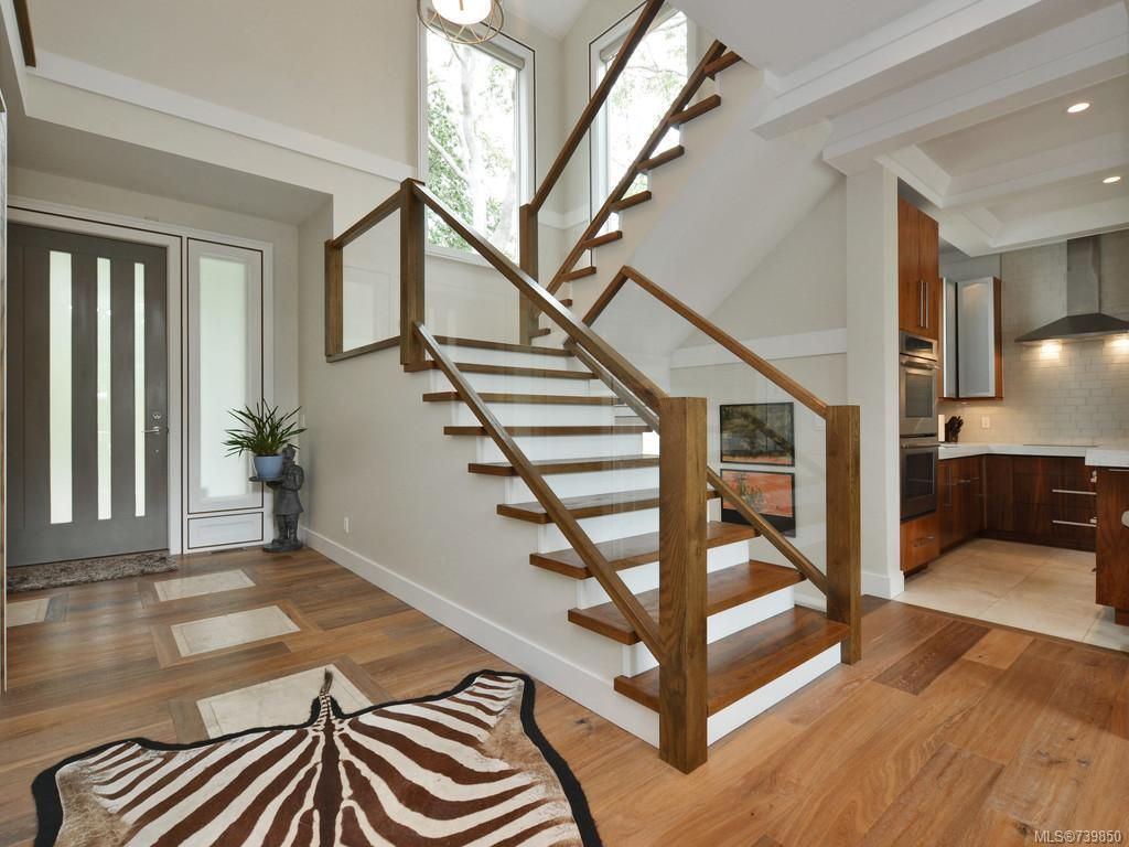 listing image 16041299844783803594