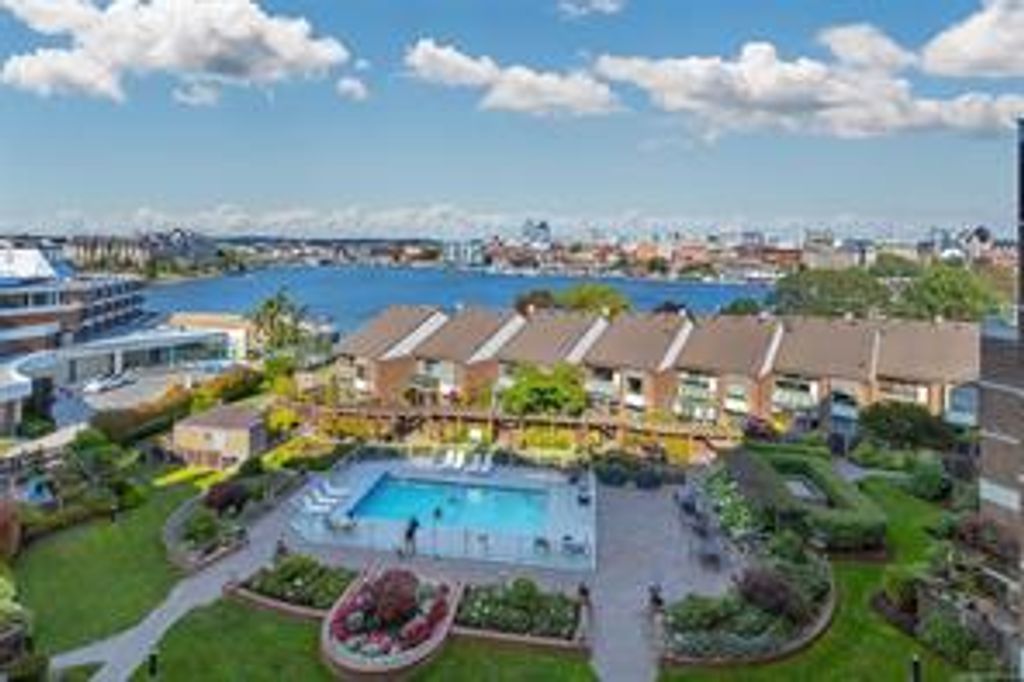 listing image 16042372695726