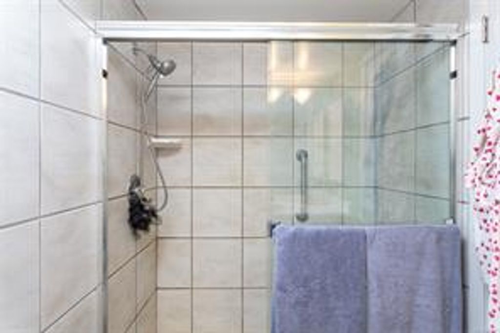 listing image 16043643348542