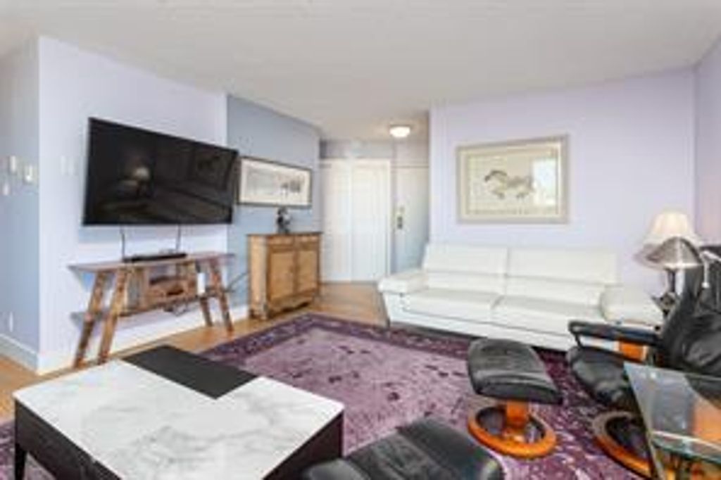 listing image 16042479019207