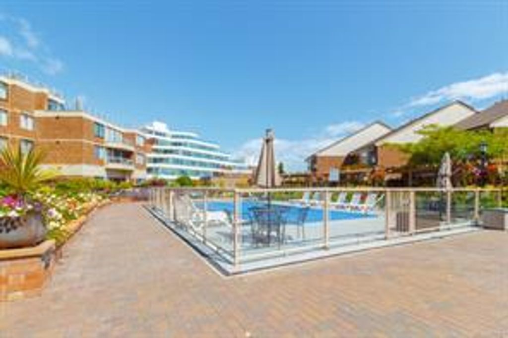 listing image 16043417742752