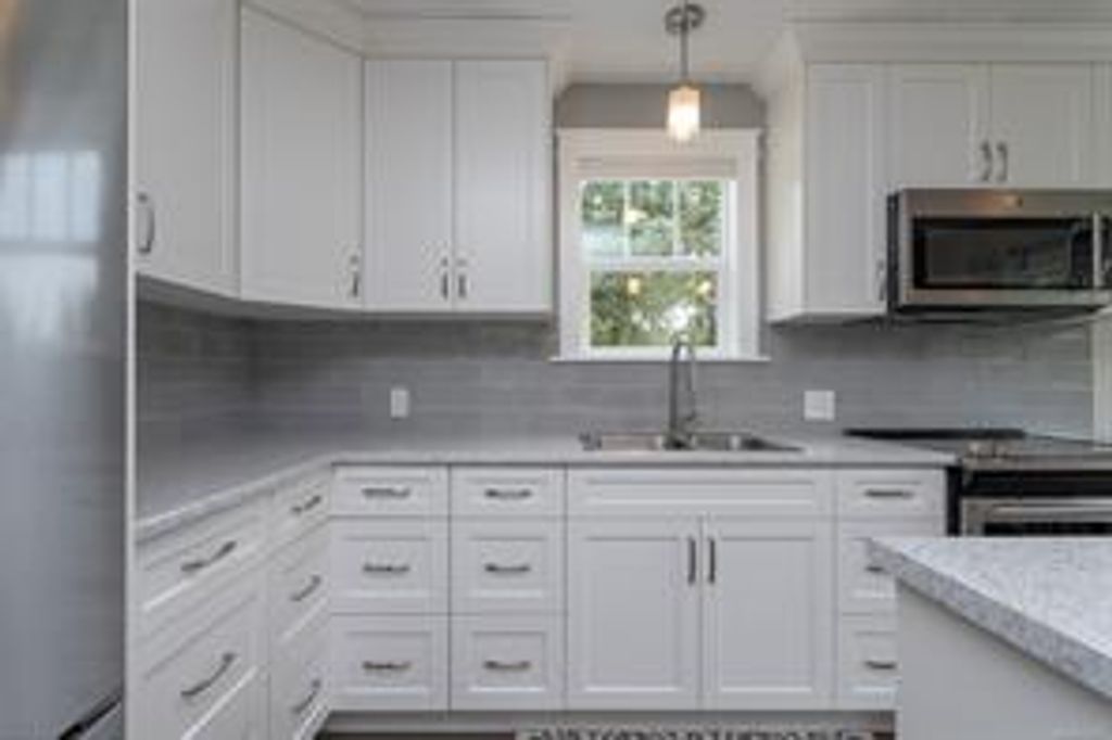 listing image 16045473281846508163