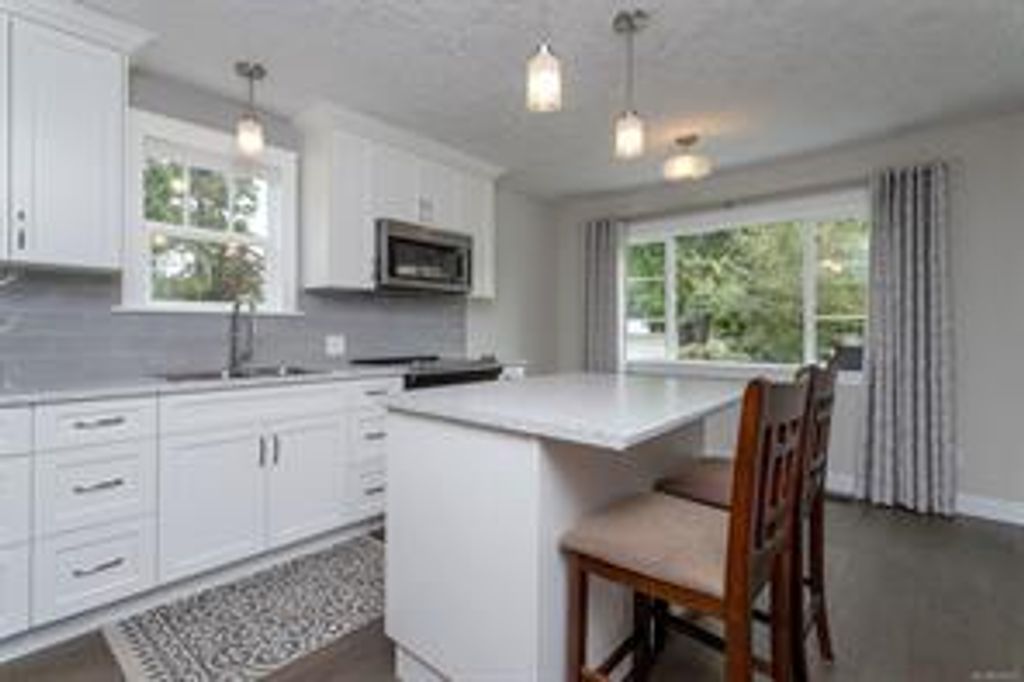 listing image 16040900546539686663