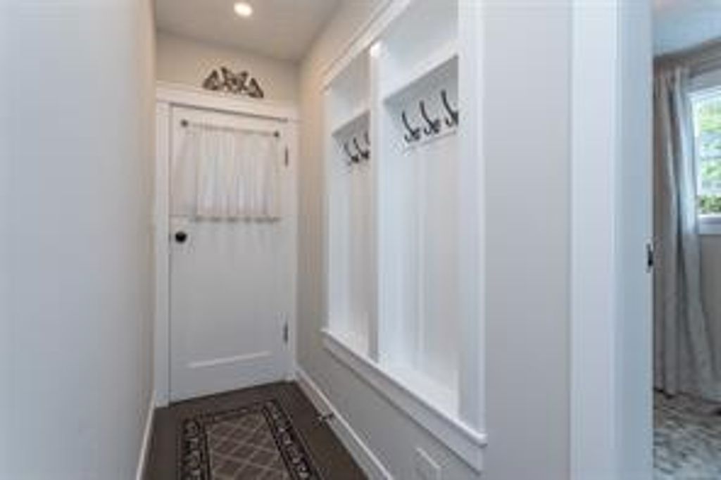 listing image 16041014658534787334