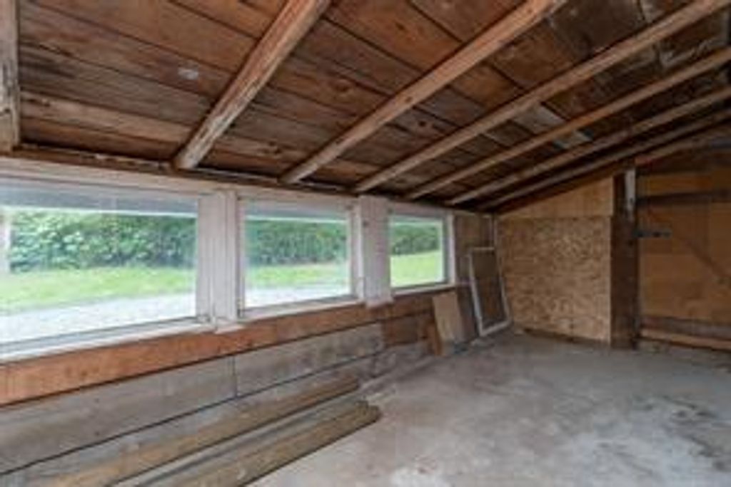 listing image 16042338614143665119