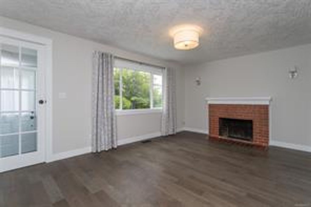 listing image 16048600015330607217