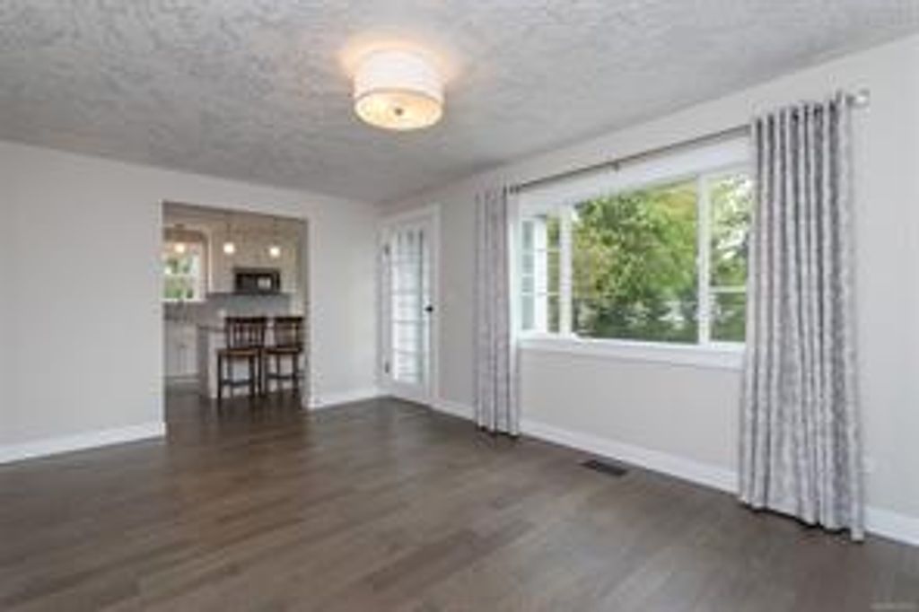 listing image 16045516334081137348