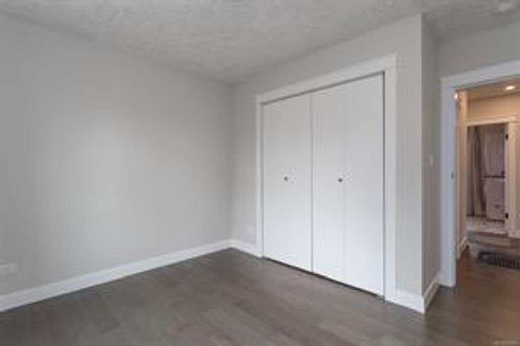 listing image 16049052893018229804