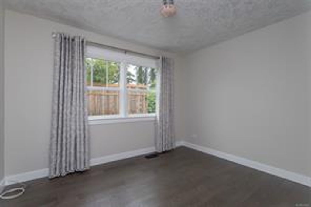 listing image 16045256872434431166