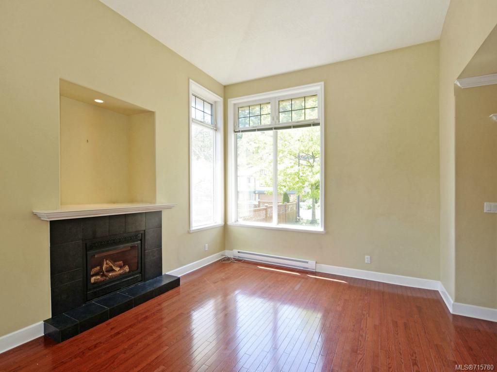 listing image 16044813749534285575