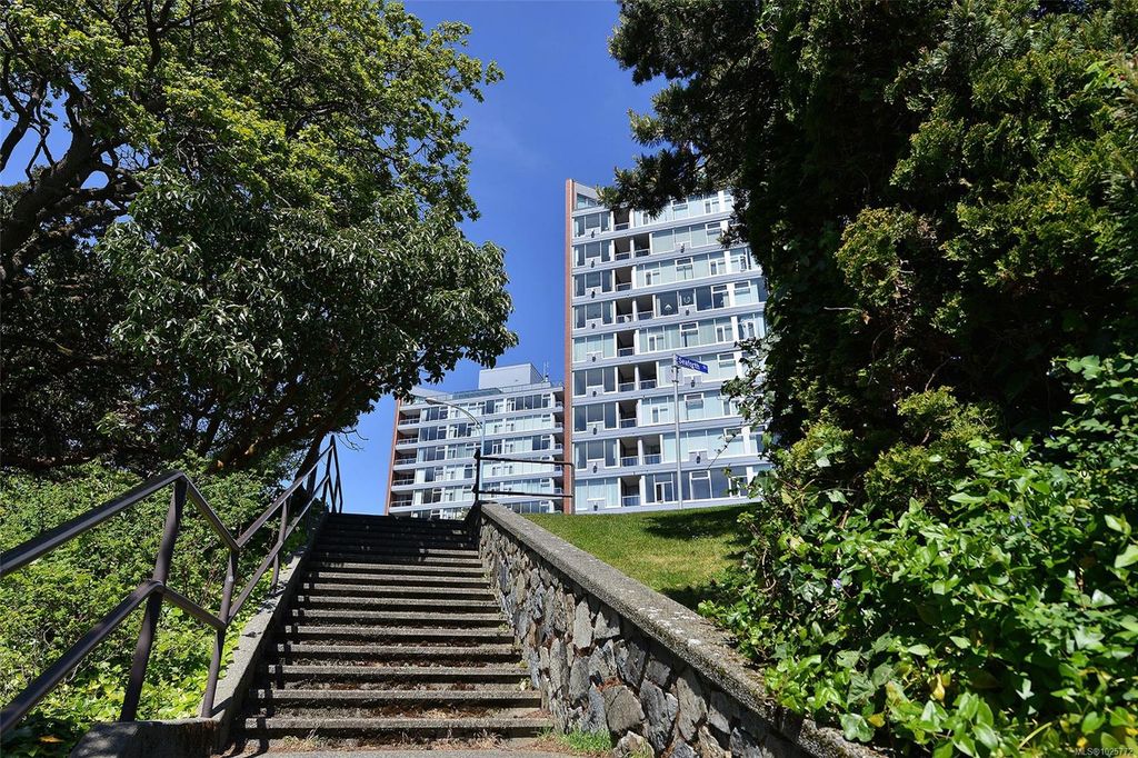 listing image 16042180291783930894