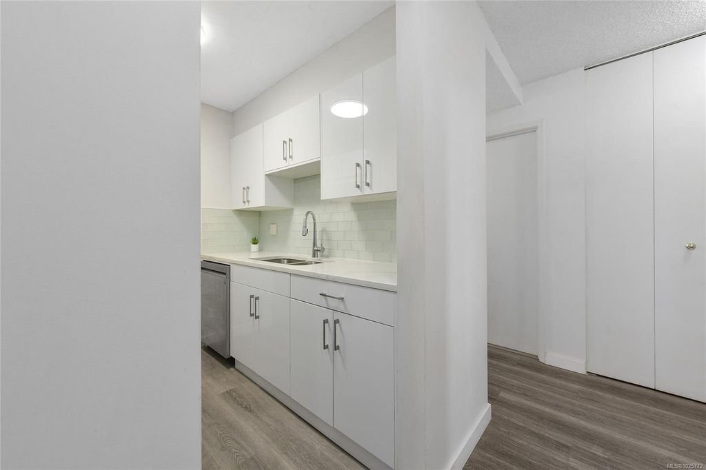 listing image 16047471136884889526