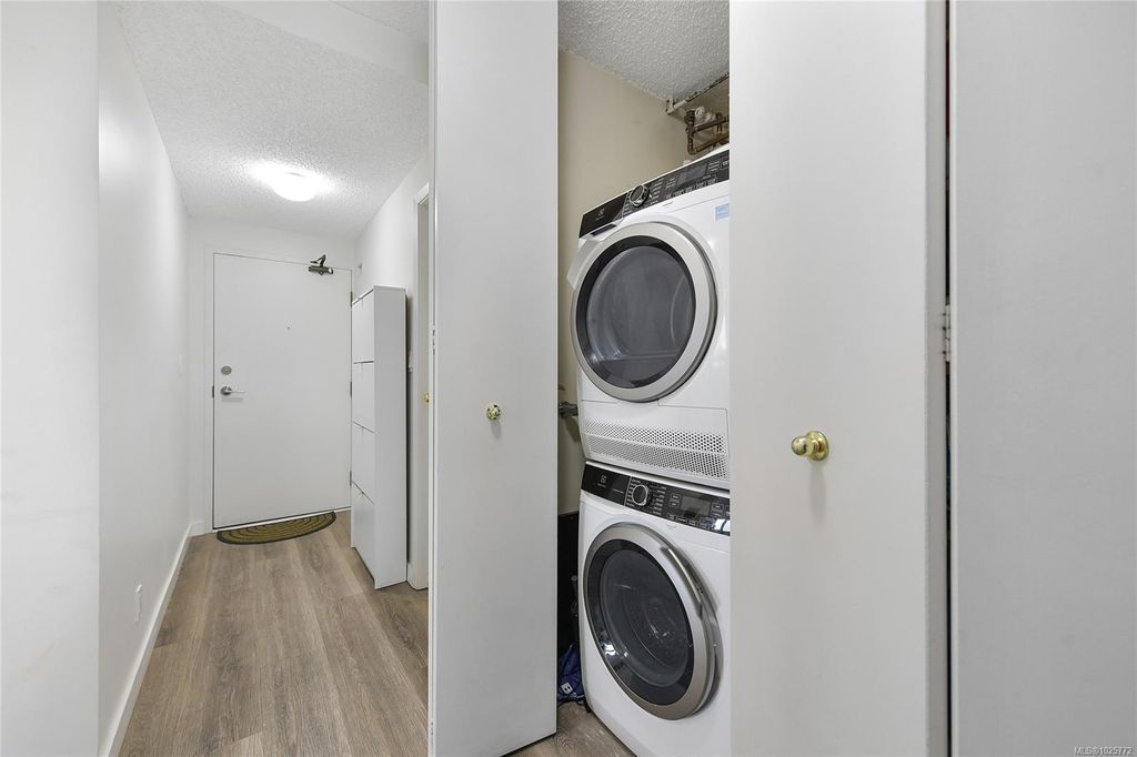 listing image 16040146673941322397