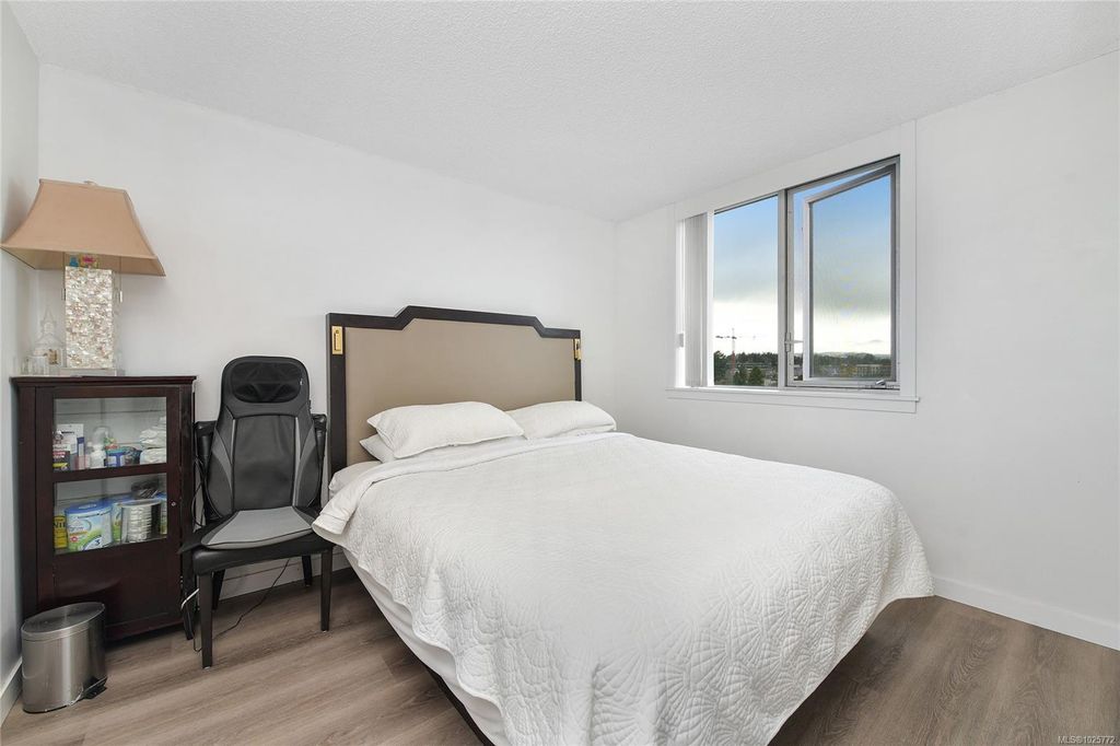 listing image 16047898538339372148