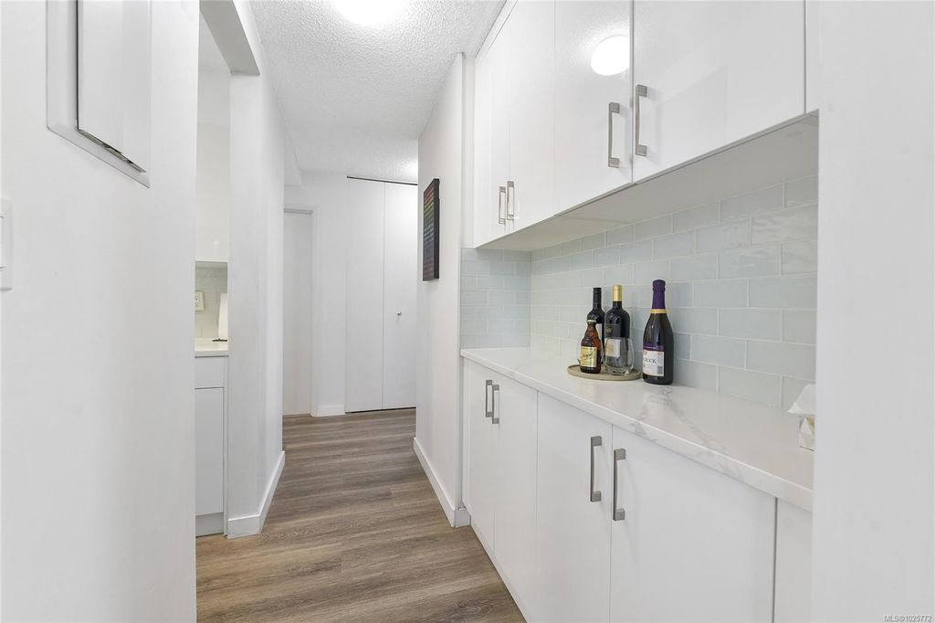 listing image 16045973070407061022