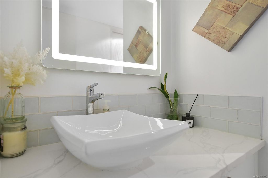 listing image 16044078313513793350