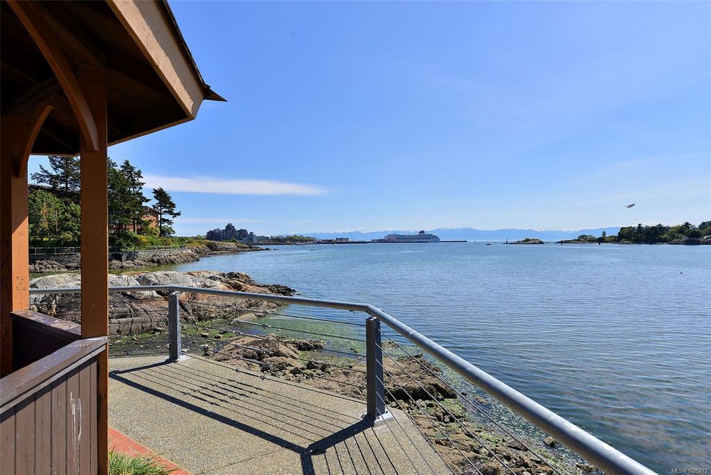 listing image 16048393714723741226