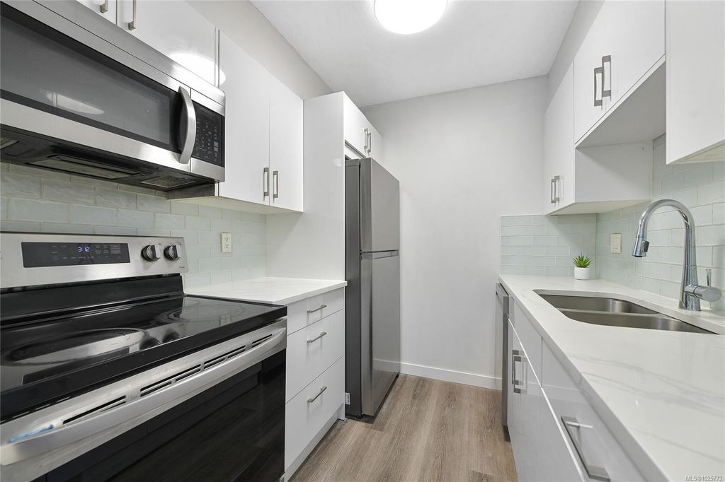 listing image 16048859153839104253