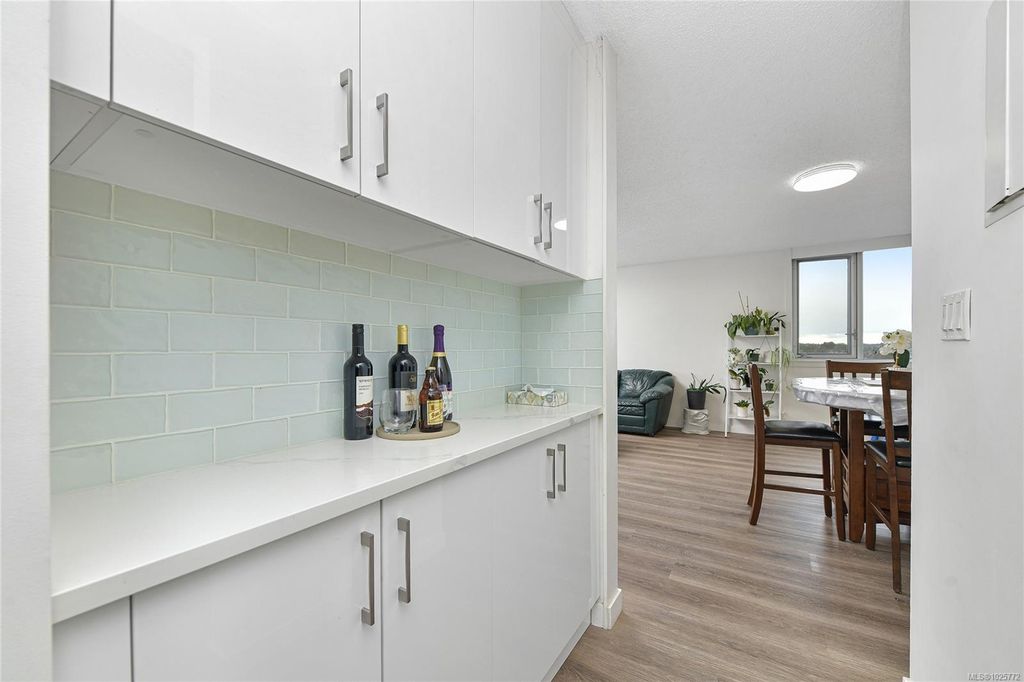 listing image 16042471304073036106