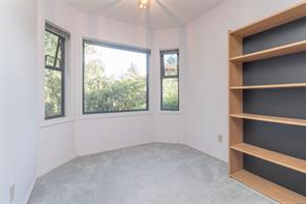 listing image 16041298490339283359