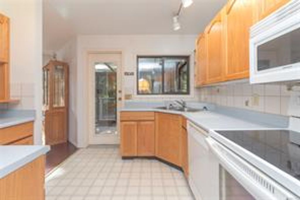 listing image 16042739109329427571