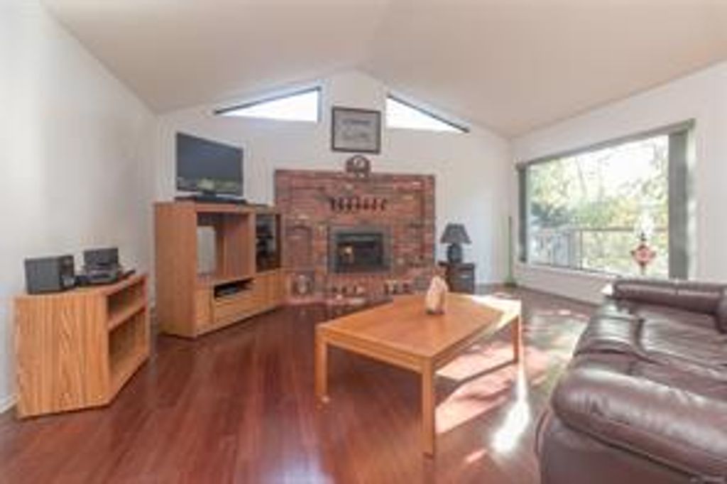 listing image 16045830531632240844