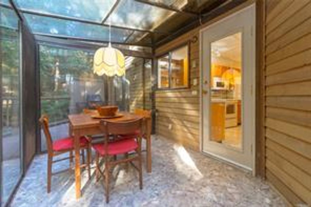 listing image 16042213012885037868