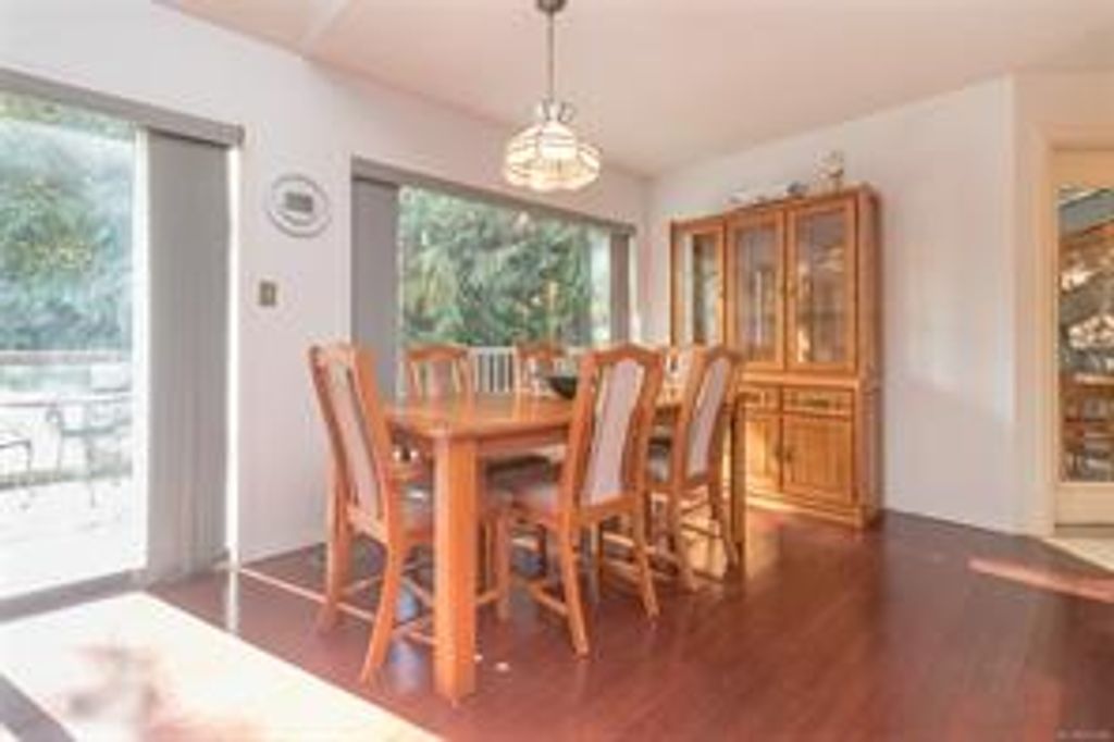 listing image 16047188099811365920